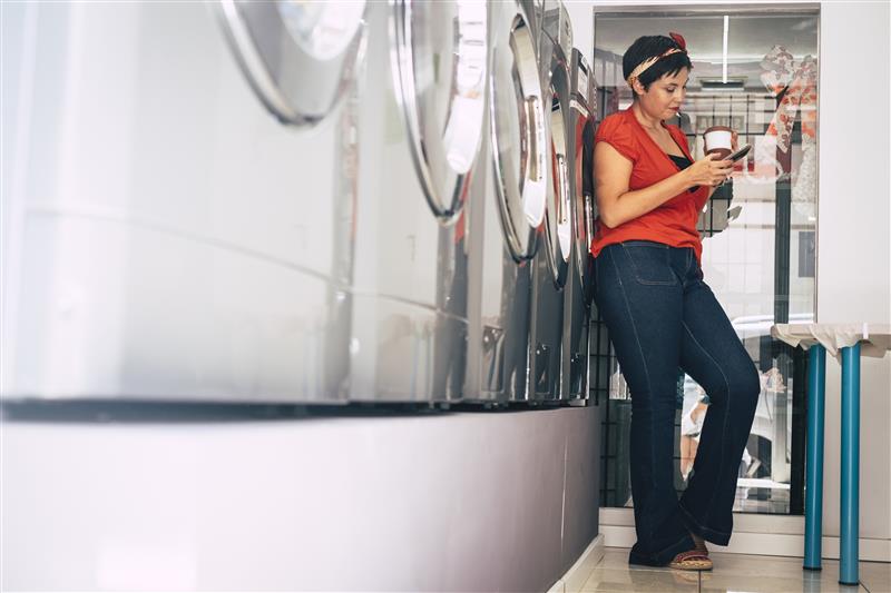 A Step-by-Step Guide to Doing Laundry Efficiently at a Launderette
